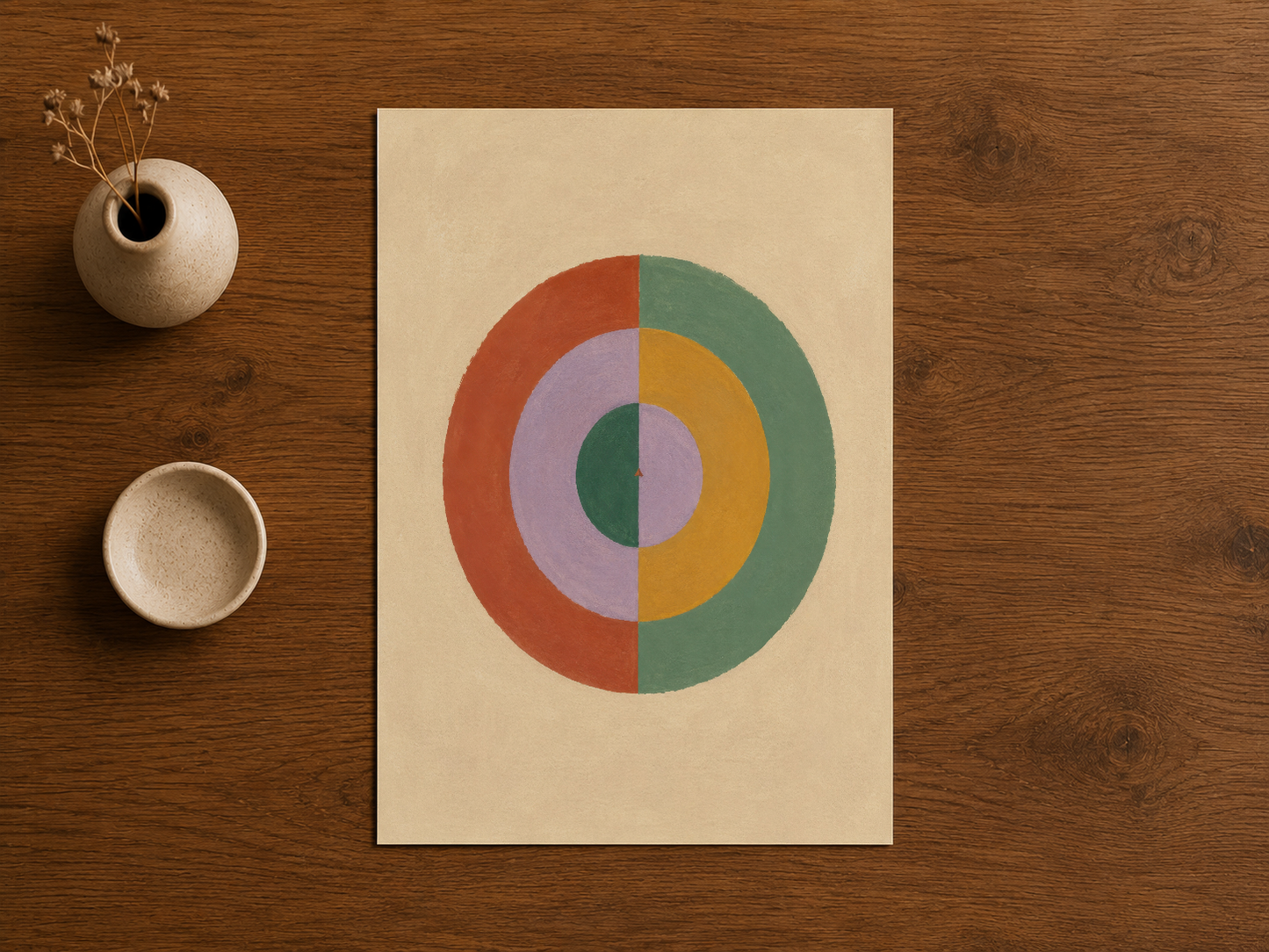 Retro stil daire deseni içeren sanat tablosu, ahşap yüzeye yerleştirilmiş dekoratif elemanlarla.
