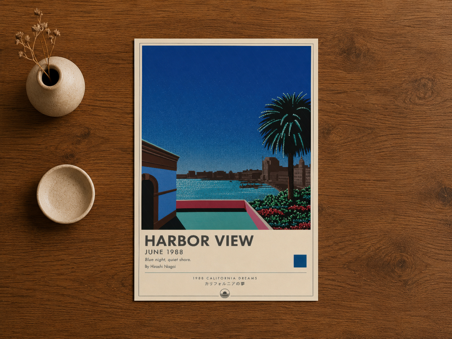 Ahşap masanın üzerinde sergilenen, geometrik formlar ve canlı renkleriyle Harbor View sanat tablosu.