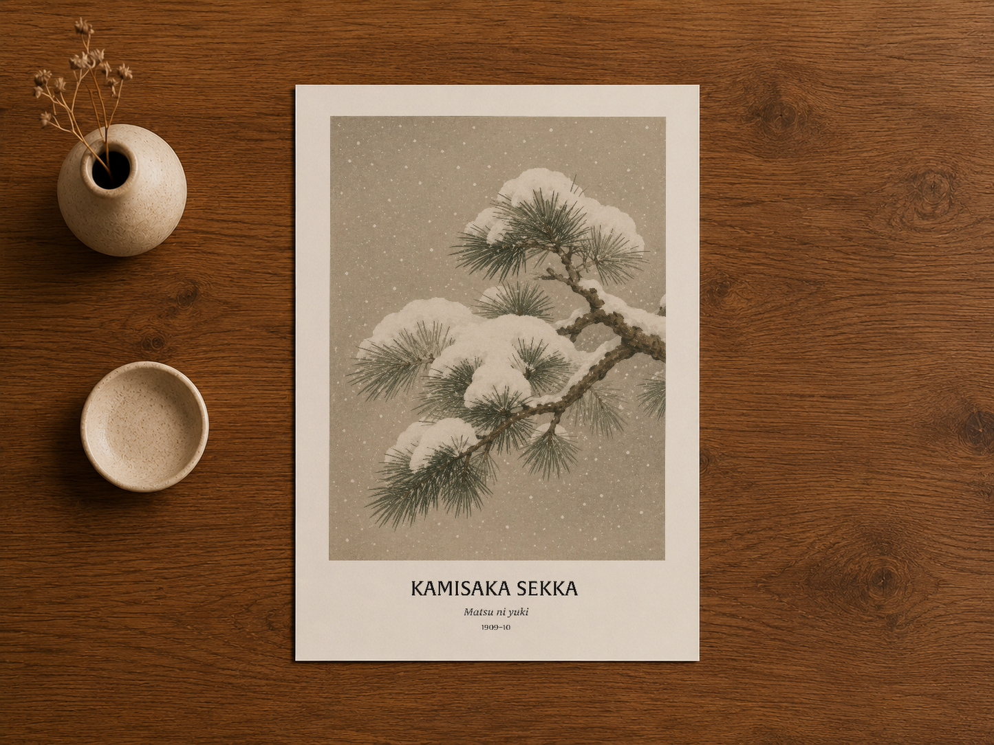 Minimalist Kamisaka Sekka posteri, ahşap zemin üzerinde doğal ve sakin bir estetik sunuyor.
