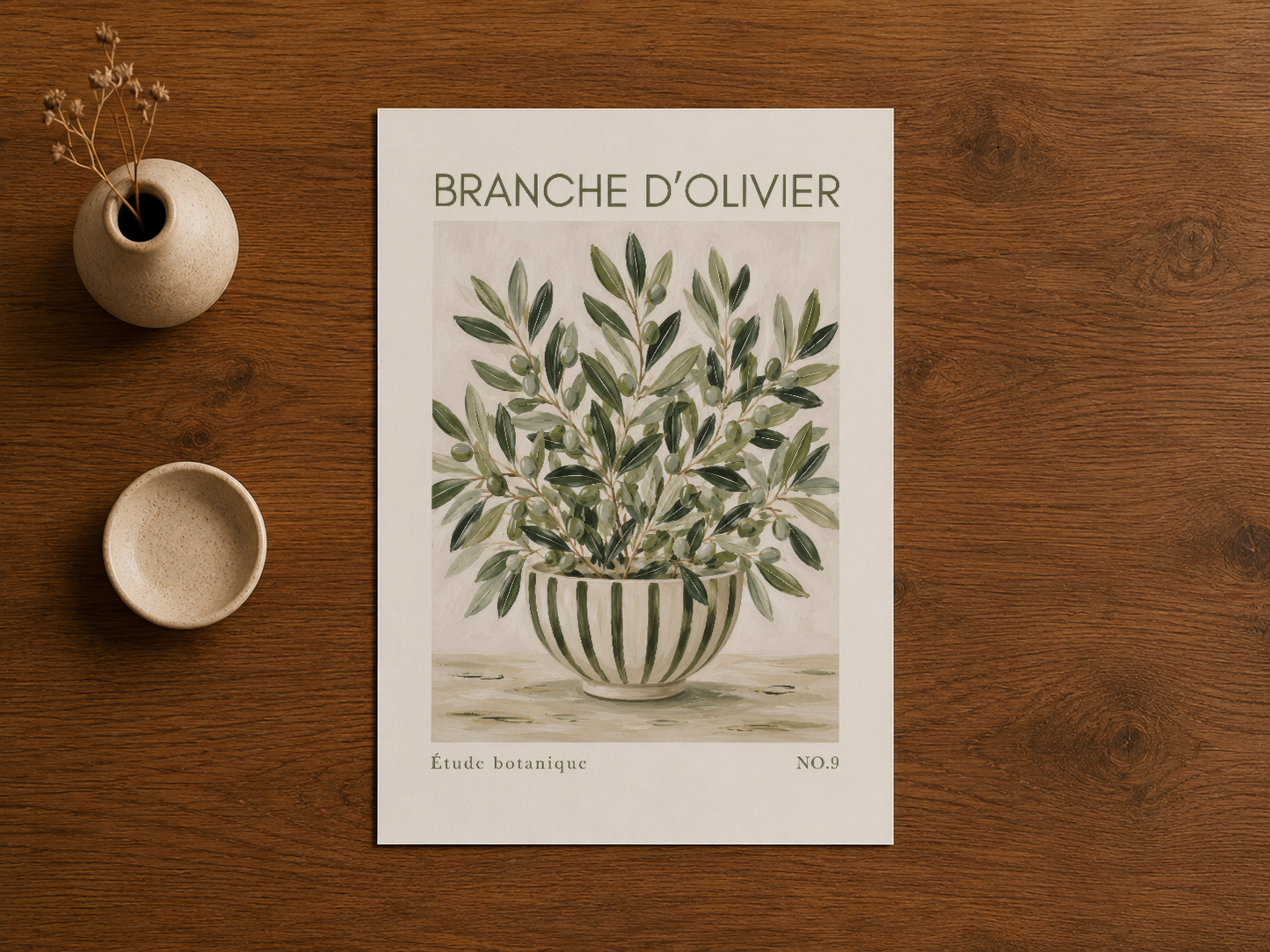 Etude botanique başlıklı zeytin dalı posterinin flat lay gösterimi, ahşap zemin üzerinde.