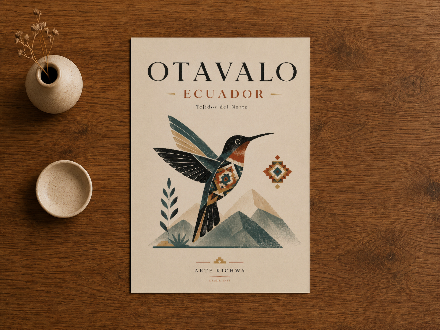 Otavalo Ecuador tablosu, krem arka plan üzerine stilize kolibri ve bitki öğeleriyle bezenmiş sanat.