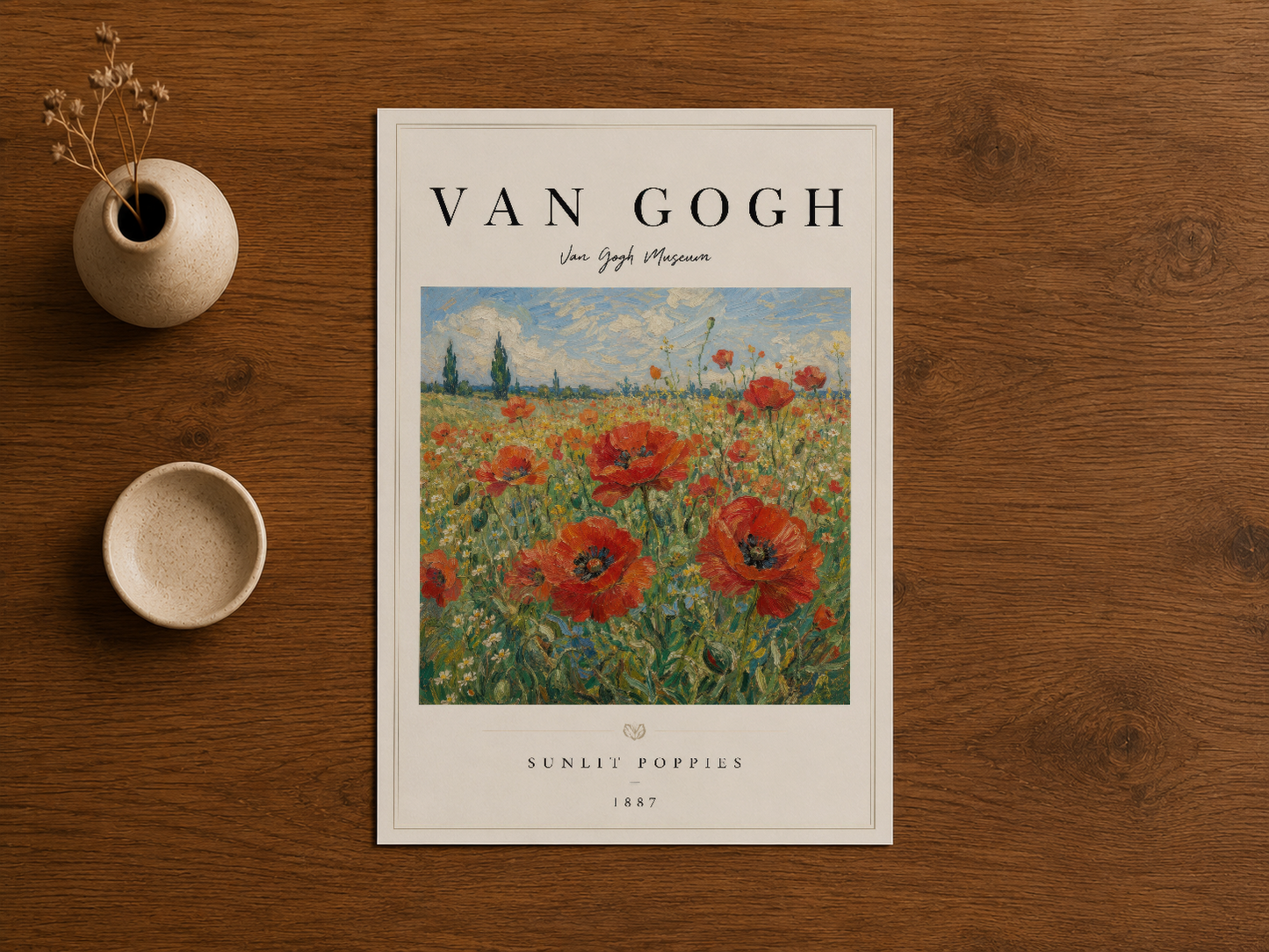 Van Gogh Ayçiçekleri tablosu, beyaz çerçeveli, koyu ahşap zemin üzerinde gösterilen sanat dekorasyonu.