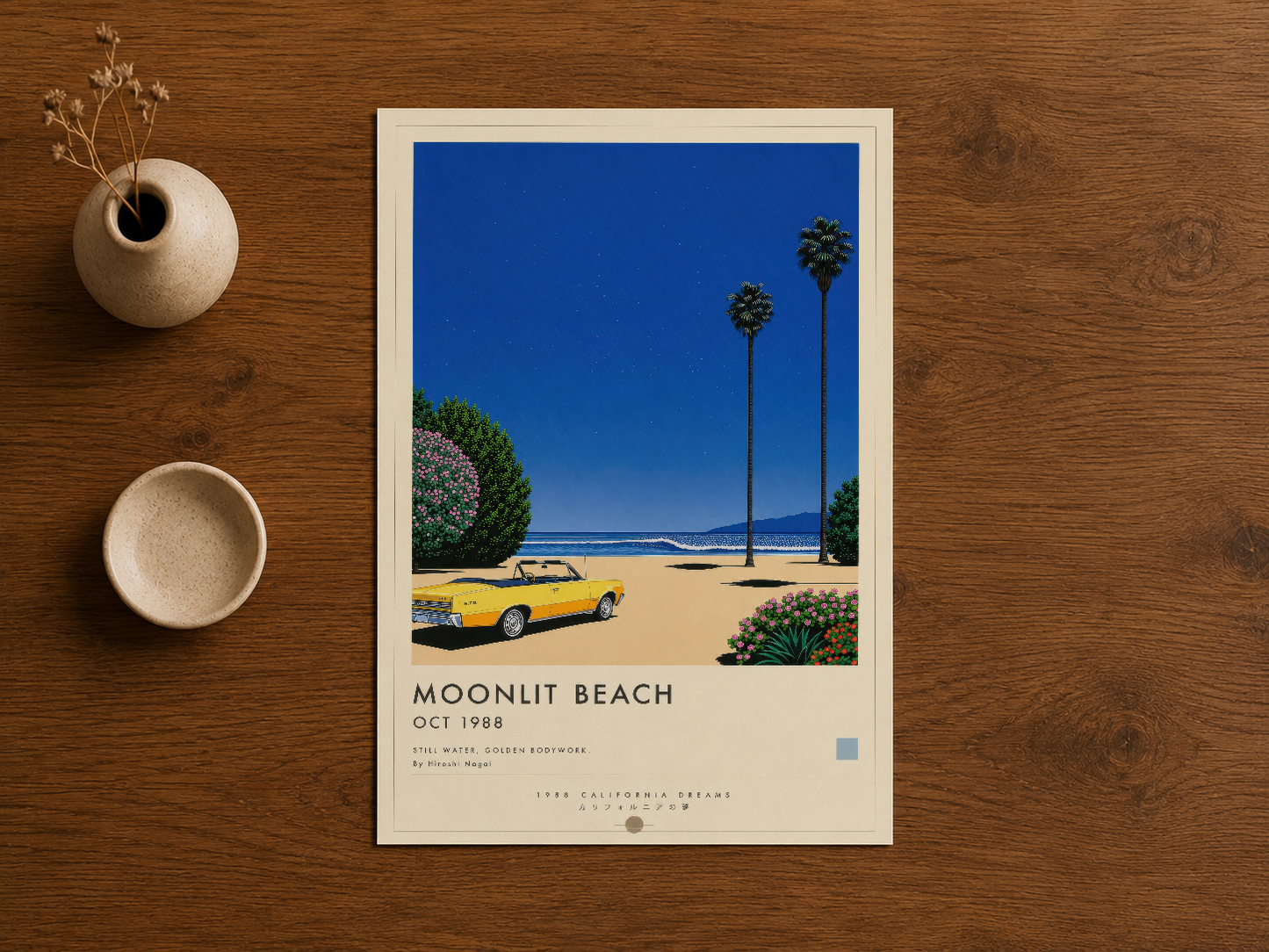 Palmiyeler ve retro araba detaylı Moonlit Beach sanat baskısı, ahşap duvar dekorasyonu.