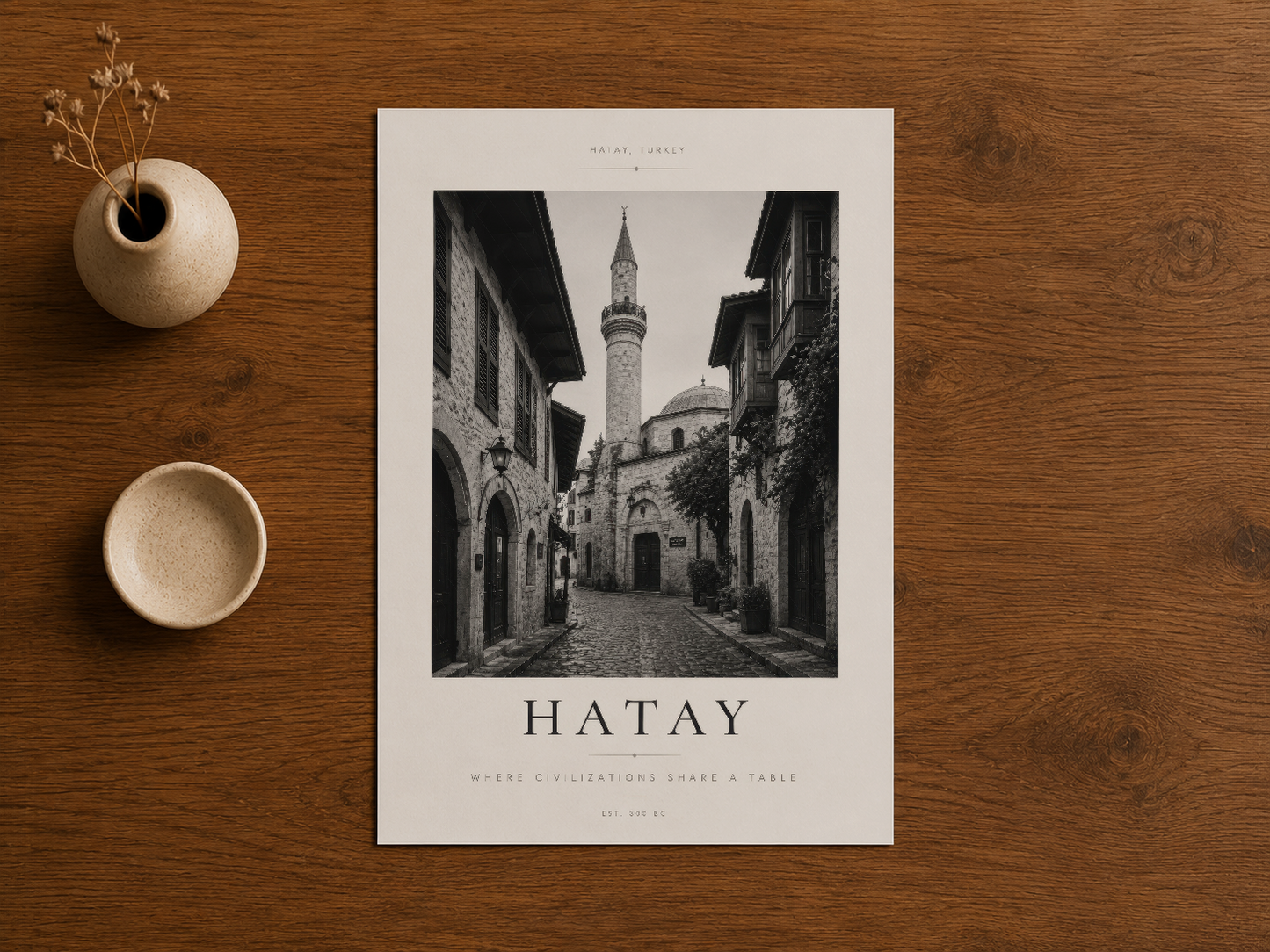 Hatay'ın tarihi sokakları duvar posteri, premium kaliteli baskı ve minimalist tasarımla.