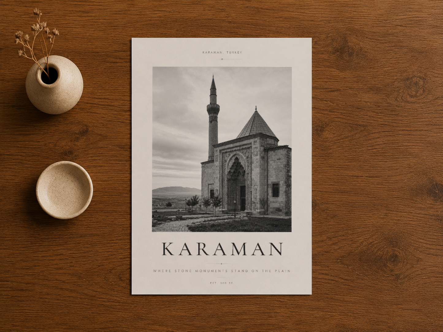 Osmanlı mimari sanatı, Karaman Camii siyah beyaz fotoğrafının şık baskısında.