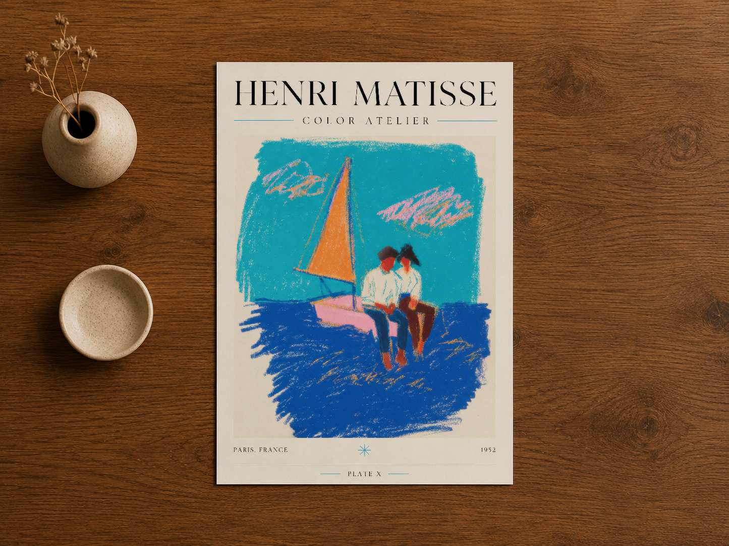 Matisse Color Atelier posteri, ahşap masada sergilenen turkuaz-mavi renklerdeki dekoratif sanat baskısı.