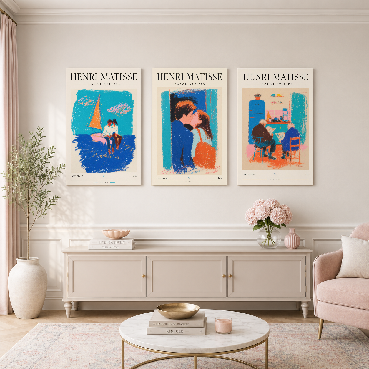 Henri Matisse Color Atelier üçlü panel, konsol masa üstünde pembe pembe oda dekorasyonunda zarif.