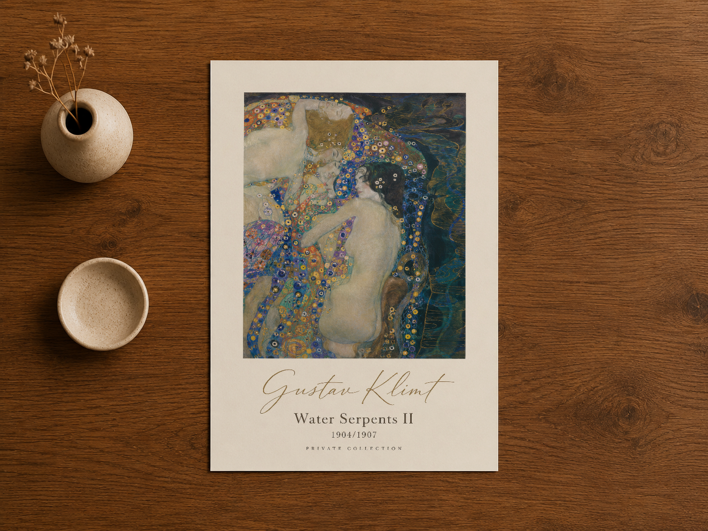 Water Serpents II sanat baskısı, klasik beyaz matla Klimt'in erdemleriyle tam görünümü sunan poster.