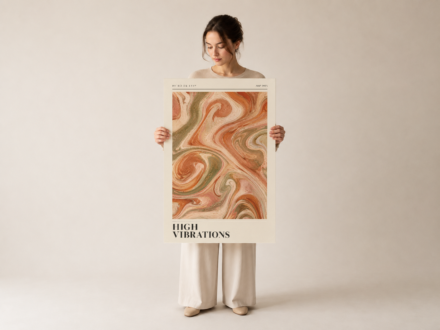 Canlı mercan ve altın tonlarında sıvı soyut pattern içeren dikdörtgen duvar posteri.
