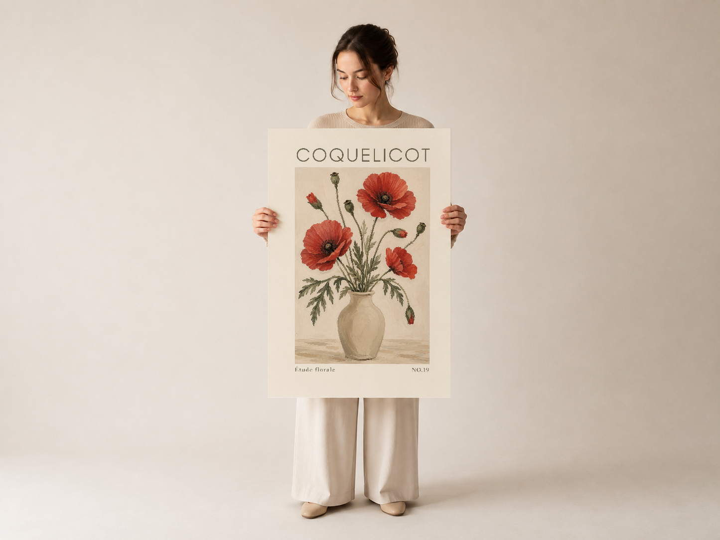 Sanat baskısı tablosu elde tutularak sergilenen kırmızı çiçek motifli poster.