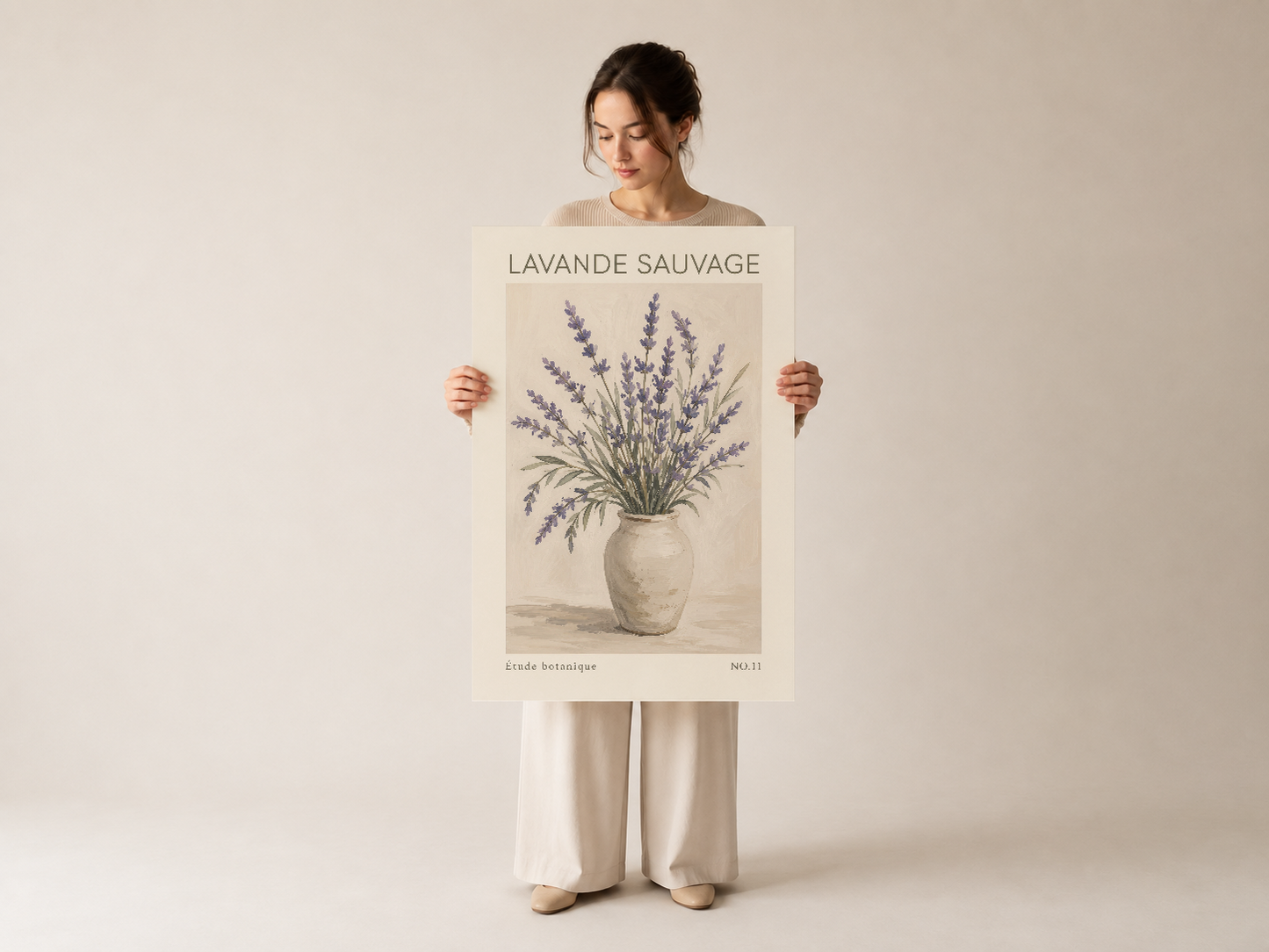 Lavanta Sauvage sanat tablosu, botanik illüstrasyonlu zarif duvar dekorasyonu, elde tutulan klasik poster görüntüsü.