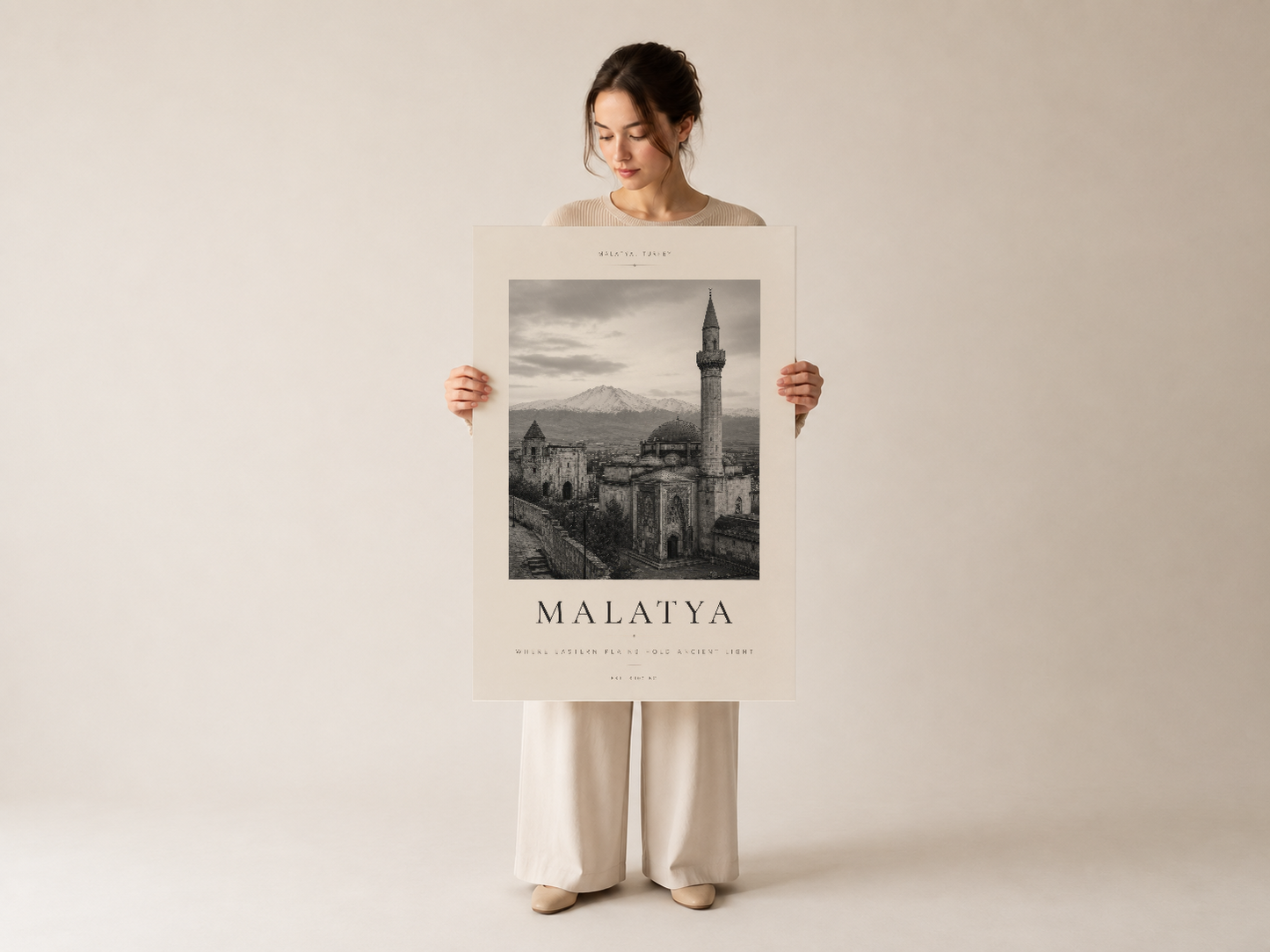 Malatya poster sanat baskısı, beyaz çerçevede siyah-beyaz mimari fotoğrafı ve şık tipografi içeriyor.