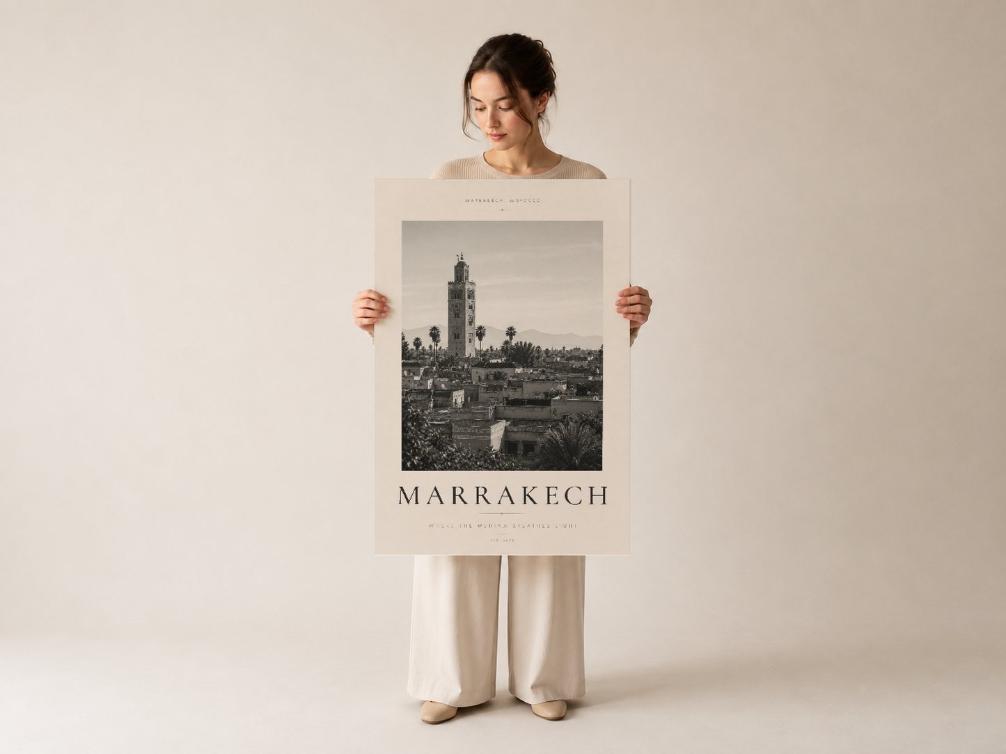 Marrakech seyahat posteri, tutulan görüntüsüyle premium kalite baskı ve çerçeveleme uygunluğu gösteriliyor.
