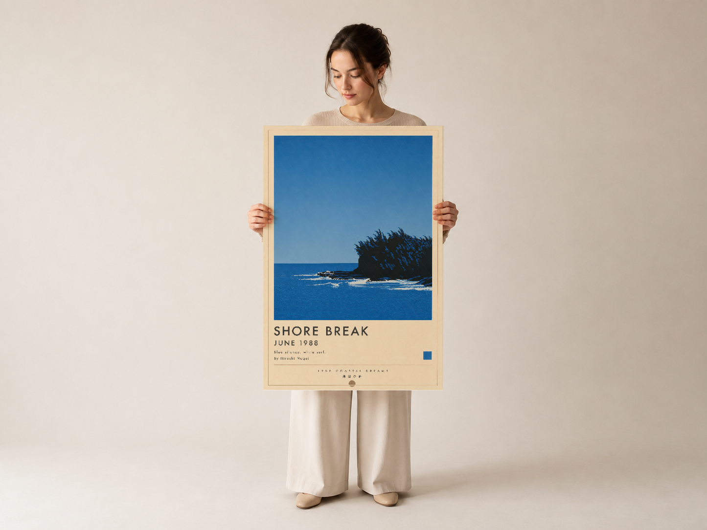 Shore Break adlı, açık ve koyu mavi tonlarında deniz kıyısı temalı poster sanat tablosu.