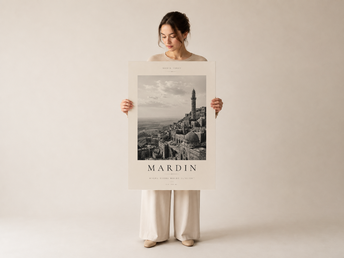 Mardin şehrinin siyah-beyaz fotoğrafını içeren uzun formatı duvar sanat baskısı.