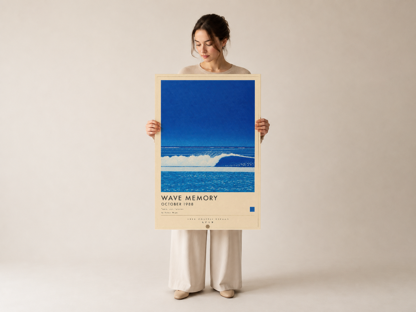 Mavi deniz temasıyla yapılmış, krem çerçeveli poster tablosu, minimalist ev dekorasyonu için ideal bir seçim.