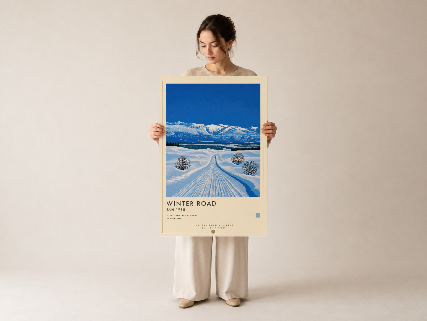 Kar örtüsü altında uzanan kış yolu tasarımı, vintage retro tarzda çerçeveli sanat posterdir.