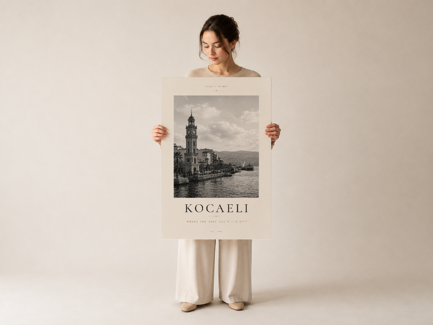 Kocaeli şehir tablosu, siyah beyaz mimari görüntü ve şık tipografi düzenlemesi ile sanat koleksiyonu için ideal.