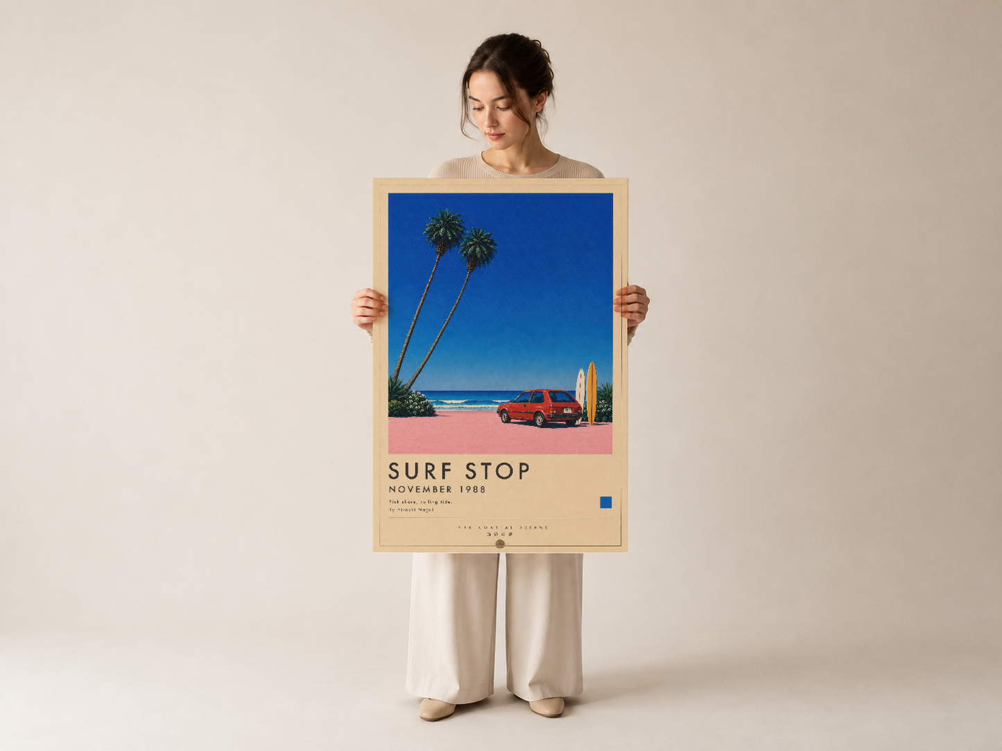 Kız tarafından gösterilen Surf Stop tablosu, açık çerçeve ve retro plaj sahnesi net görünür.