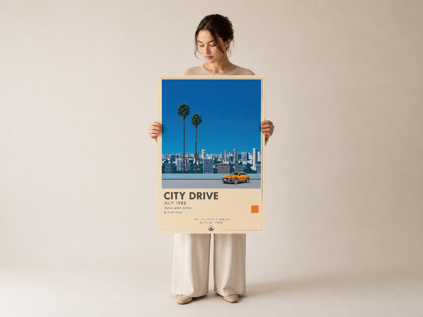 Kadın tarafından tutulan City Drive posteri, çizgi roman tarzı şehir görüntüsü ve sarı araba detayını gösteriyor.