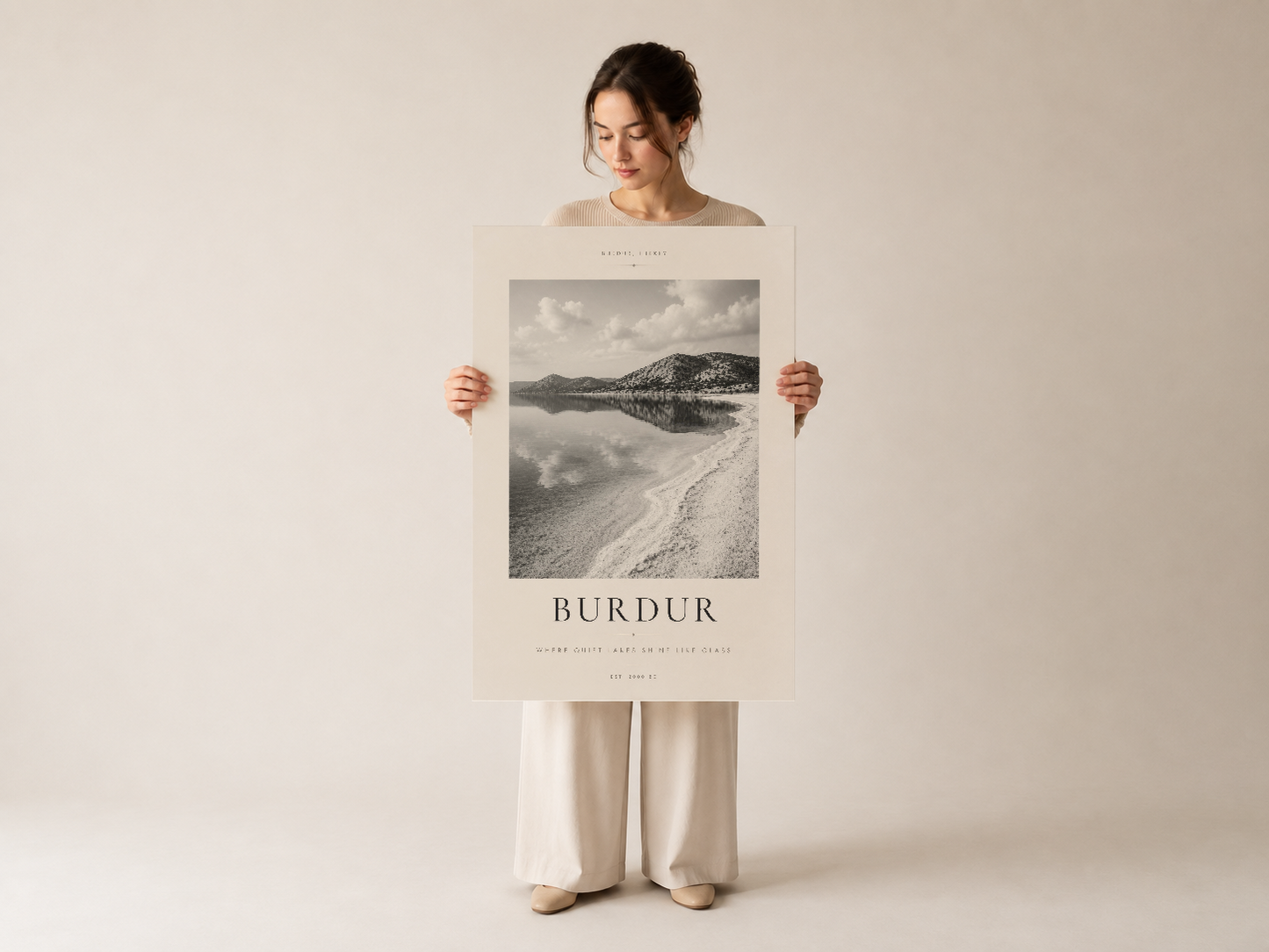 Burdur manzara tablosu, siyah beyaz fotoğrafik estetiğiyle modern ve zeitgeist bir dekor parçası olarak sunuluyor.