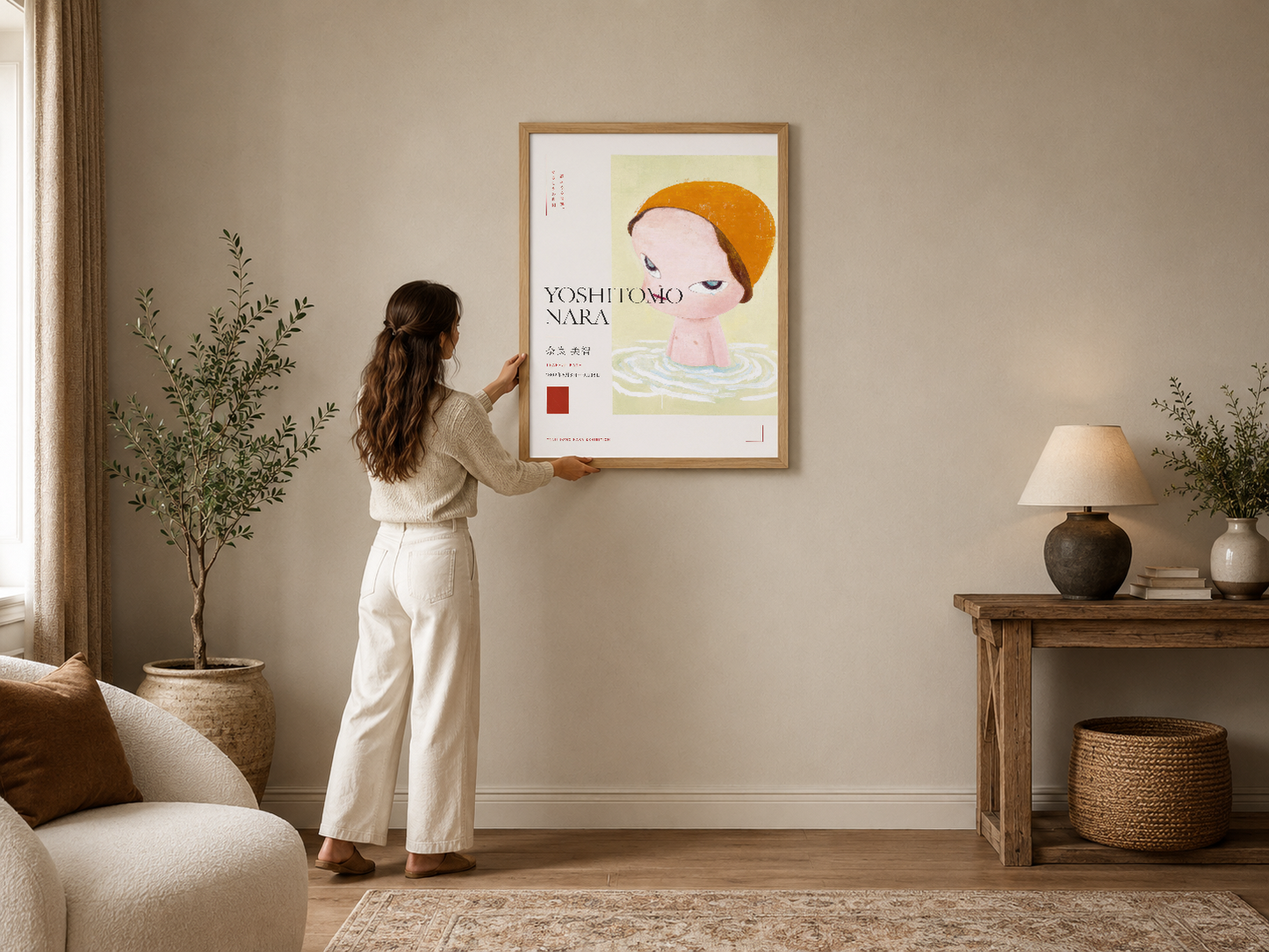Sarı başlıklı minimalist figürün su içinde yüzünü gösterdiği, ısıl renk paletli sanat tablosu.