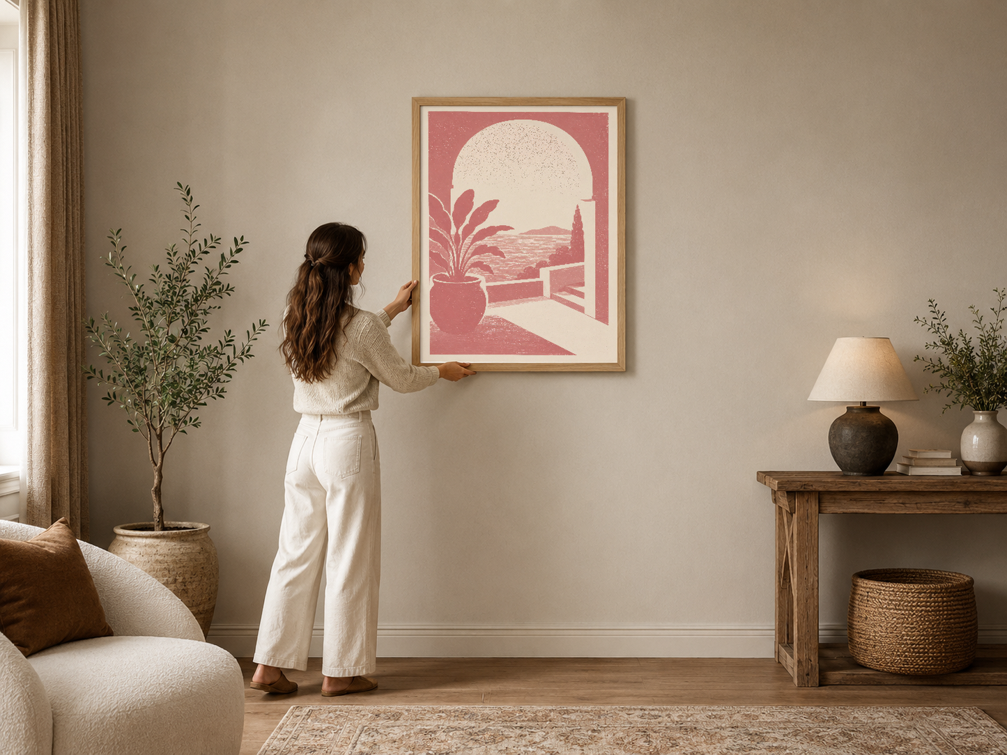 Pembe tonlarında retro stilize manzara tablosu, dev ayakkabı ve bitki motifiyle modern oturma odasında ağacı çerçeveyle