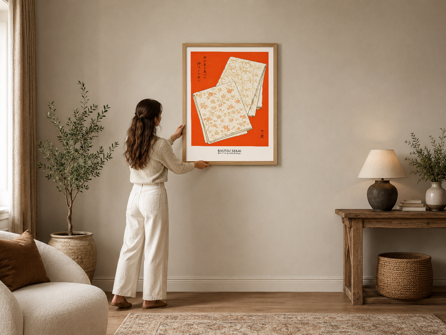 Canlı turuncu arka fonda, geometrik desenli dokuma kumaşlarını gösteren minimalist Japon esintili duvar tablosu.