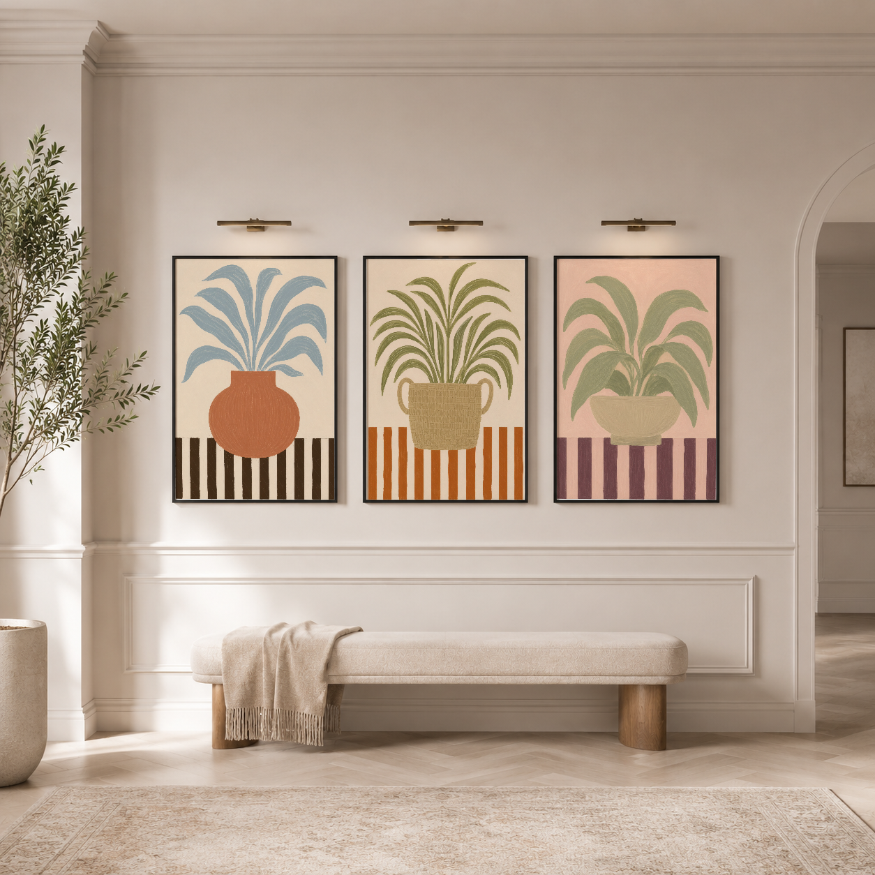 Art deco tarzı üç panel tablo seti, geometrik çizgiler ve renkli saksılı bitkiler motifiyle modern oturma alanını dekore