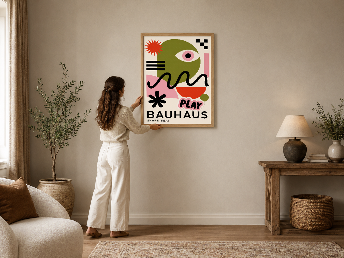 Bauhaus tarzı soyut tasarım, canlı renkler ve geometrik şekillerle modern dekorasyon.