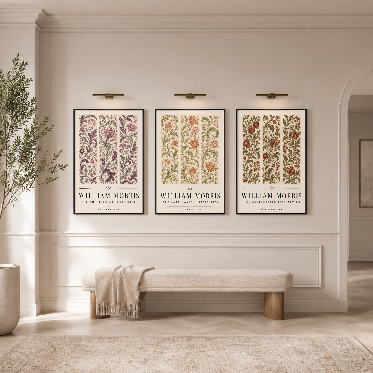 William Morris çiçek motifli üç parçalı tablo seti, siyah çerçeveli, modern oturma odasında duvar dekorasyonu.
