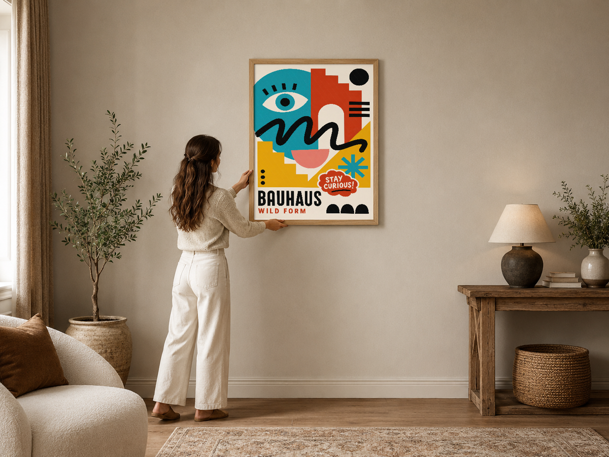 Bauhaus tarzı, çok renkli soyut yüz tasarımlı modern duvar tablosu, ahşap çerçeveli.
