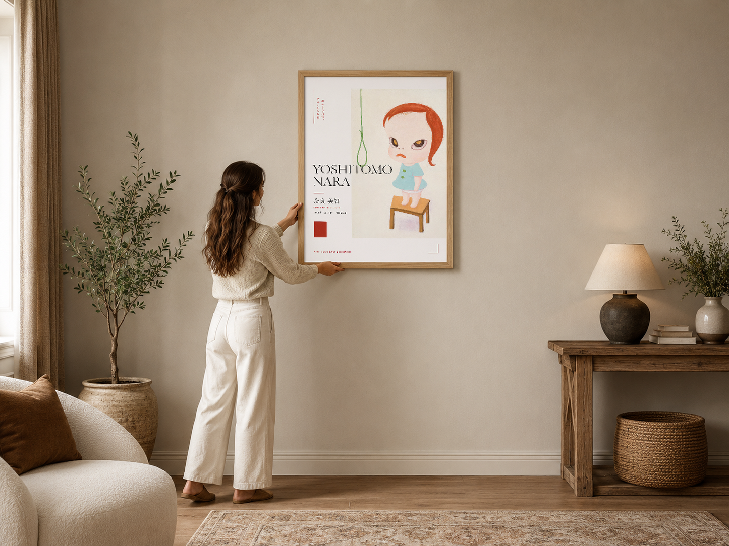 Kızıl saçlı karakter ve yeşil çiçekli modern tasarım, ahşap çerçeveli poster, minimalist iç dekorasyonda.