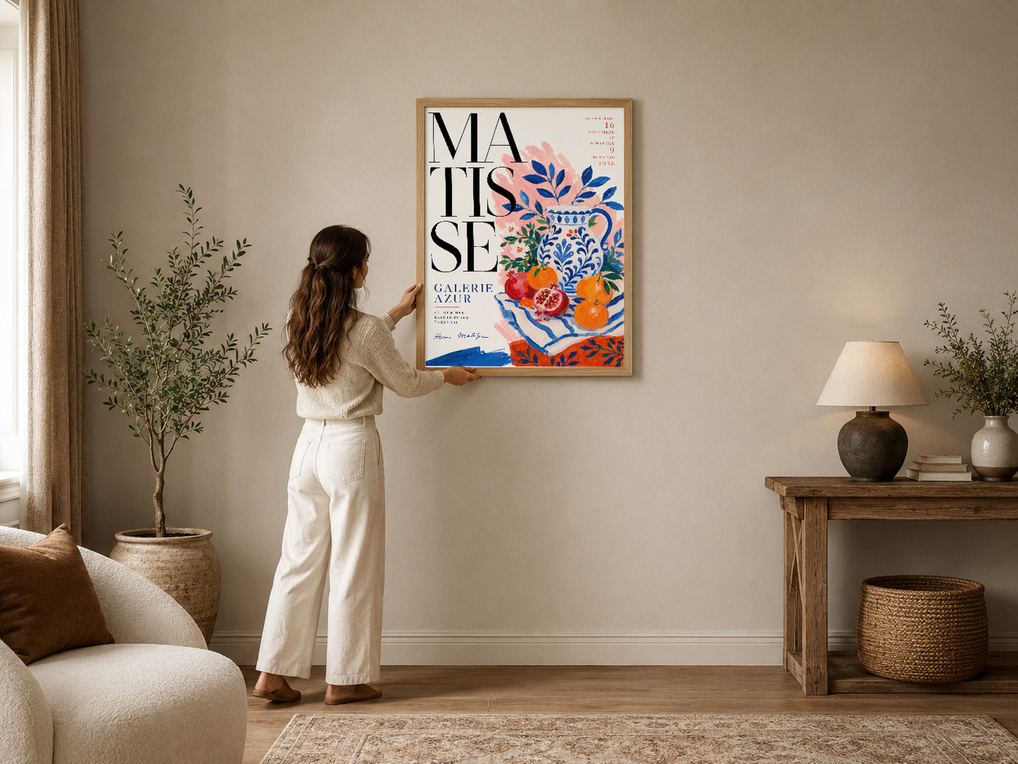 Matisse sanat sergisi posteri, canlı çiçek motifli tasarımı ve bold tipografi ile modern oturma alanını süsleyecek.