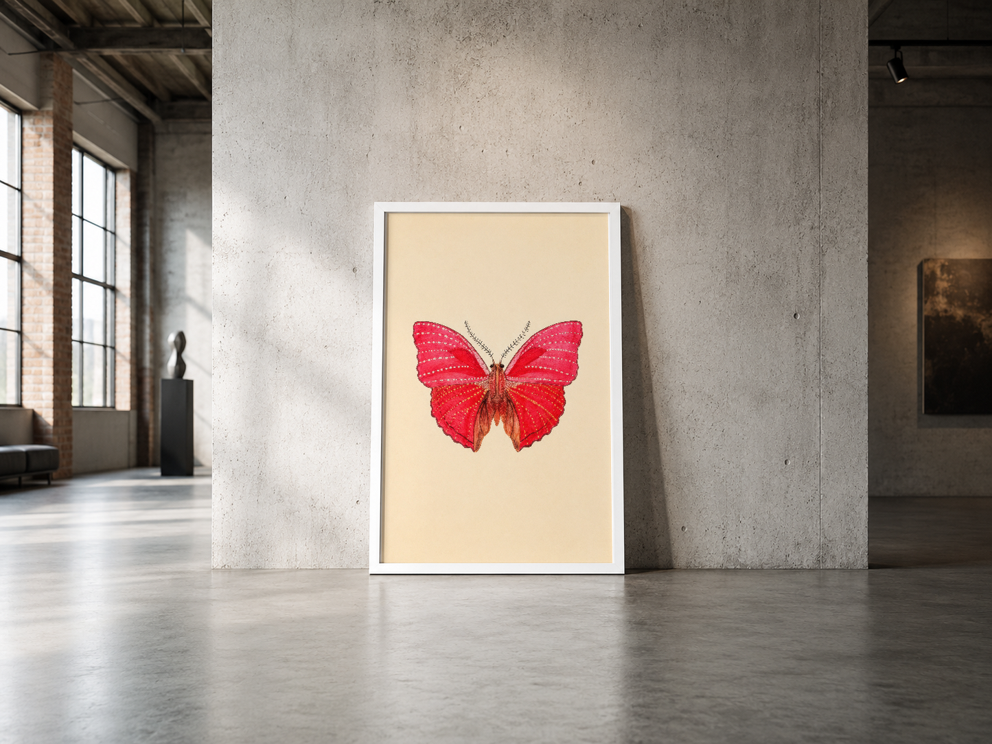 Vintage tarzda kırmızı kelebek deseni, beyaz çerçeveli poster endüstriyel mekanda minimalist görünüm yaratıyor.