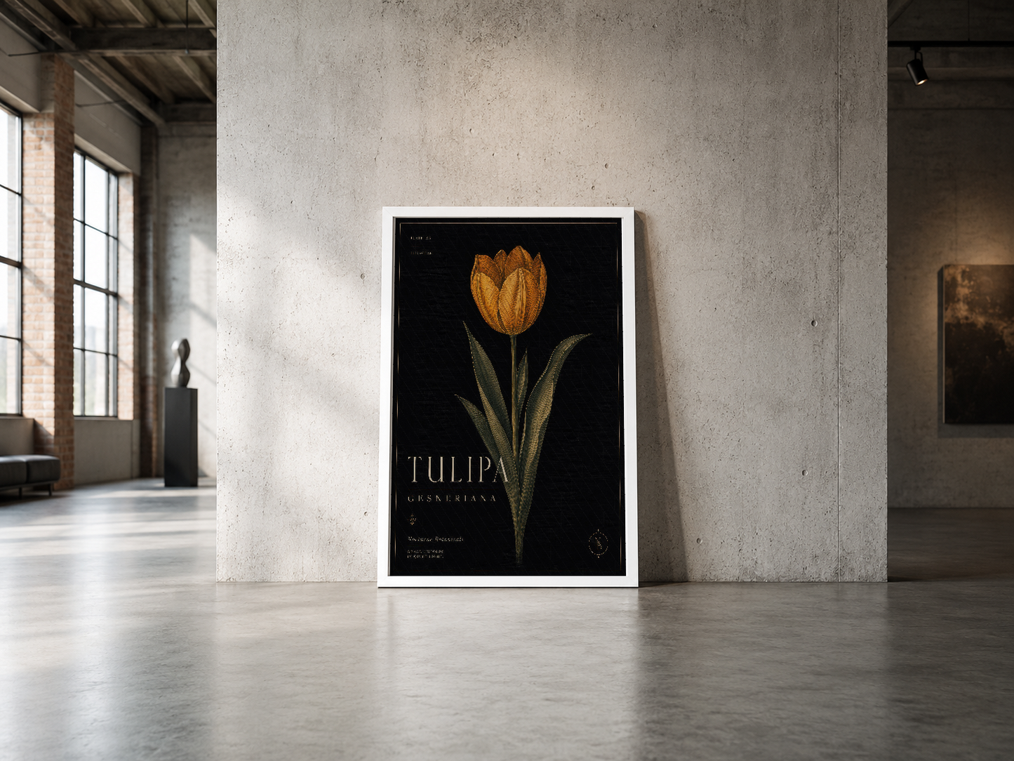 Altın sarısı tulip çiçeği motifli siyah poster, beyaz çerçevede endüstriyel loft mekanında dramatik etki yaratan sanat eseri.