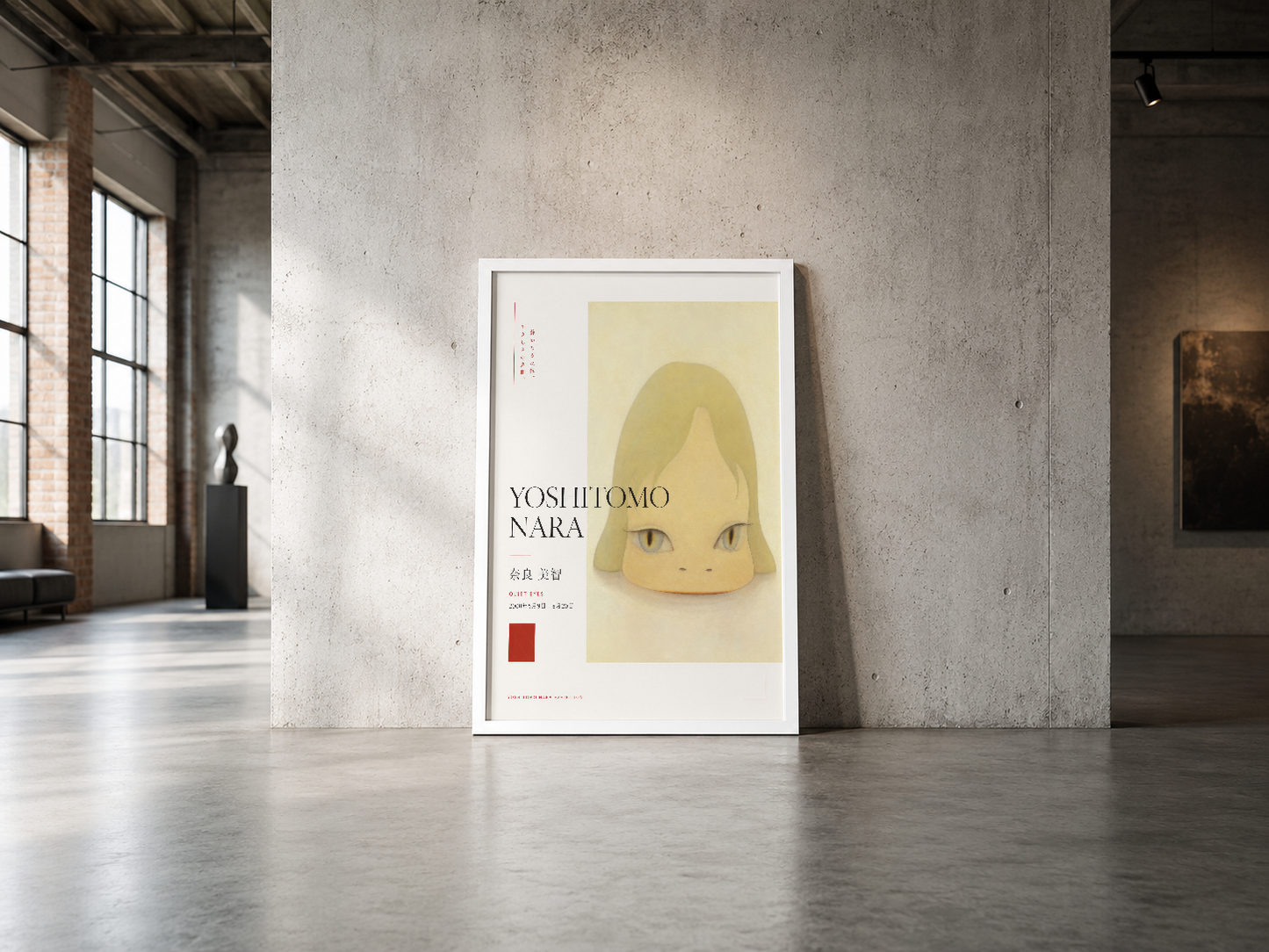 Beyaz çerçeveli Yoshitomo Nara posterinin soyut minimalist portresi, endüstriyel galeride sergilenmiş.