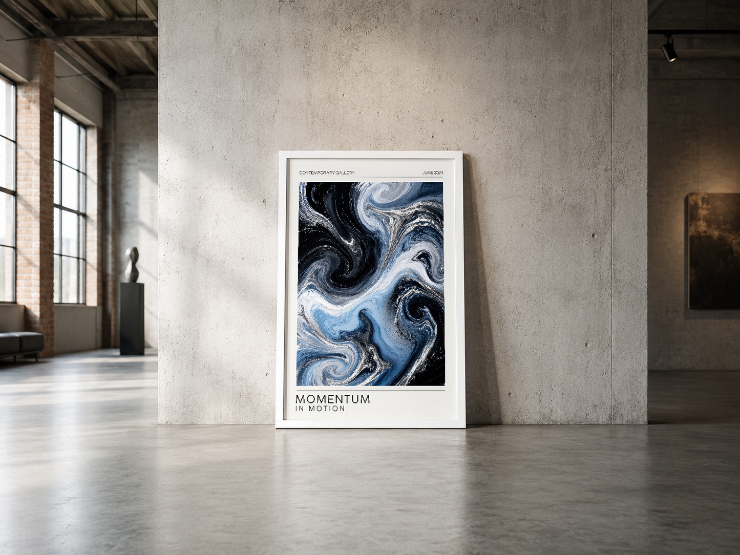 Akıcı siyah-beyaz-mavi mermer efektli contemporary poster, endüstriyel minimalist mekanda yerleştirildi.