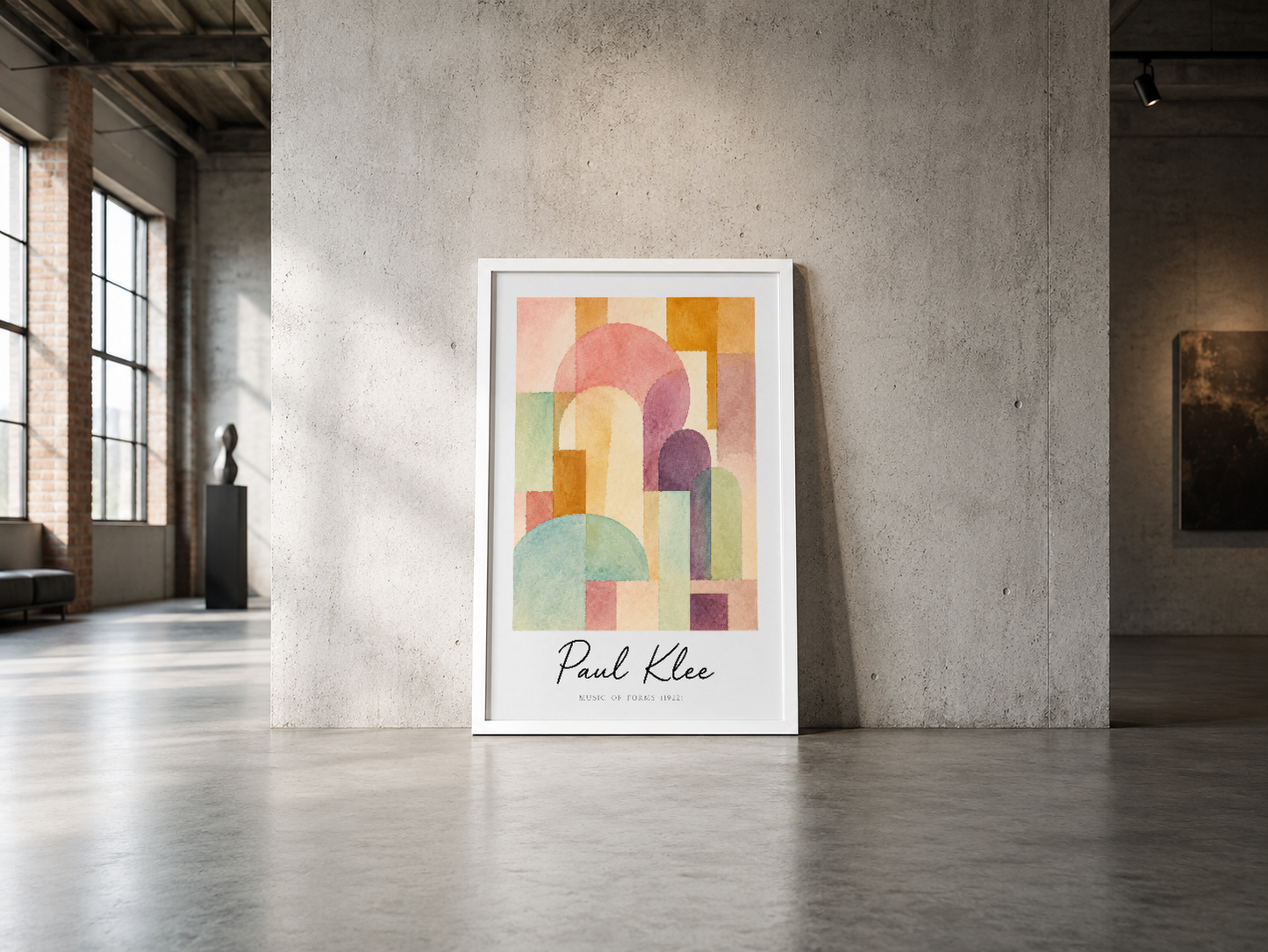 Pastel tonlarında soyut mimari formlar içeren Paul Klee poster, beyaz çerçeveli olarak endüstriyel mekanda sunuluyor.