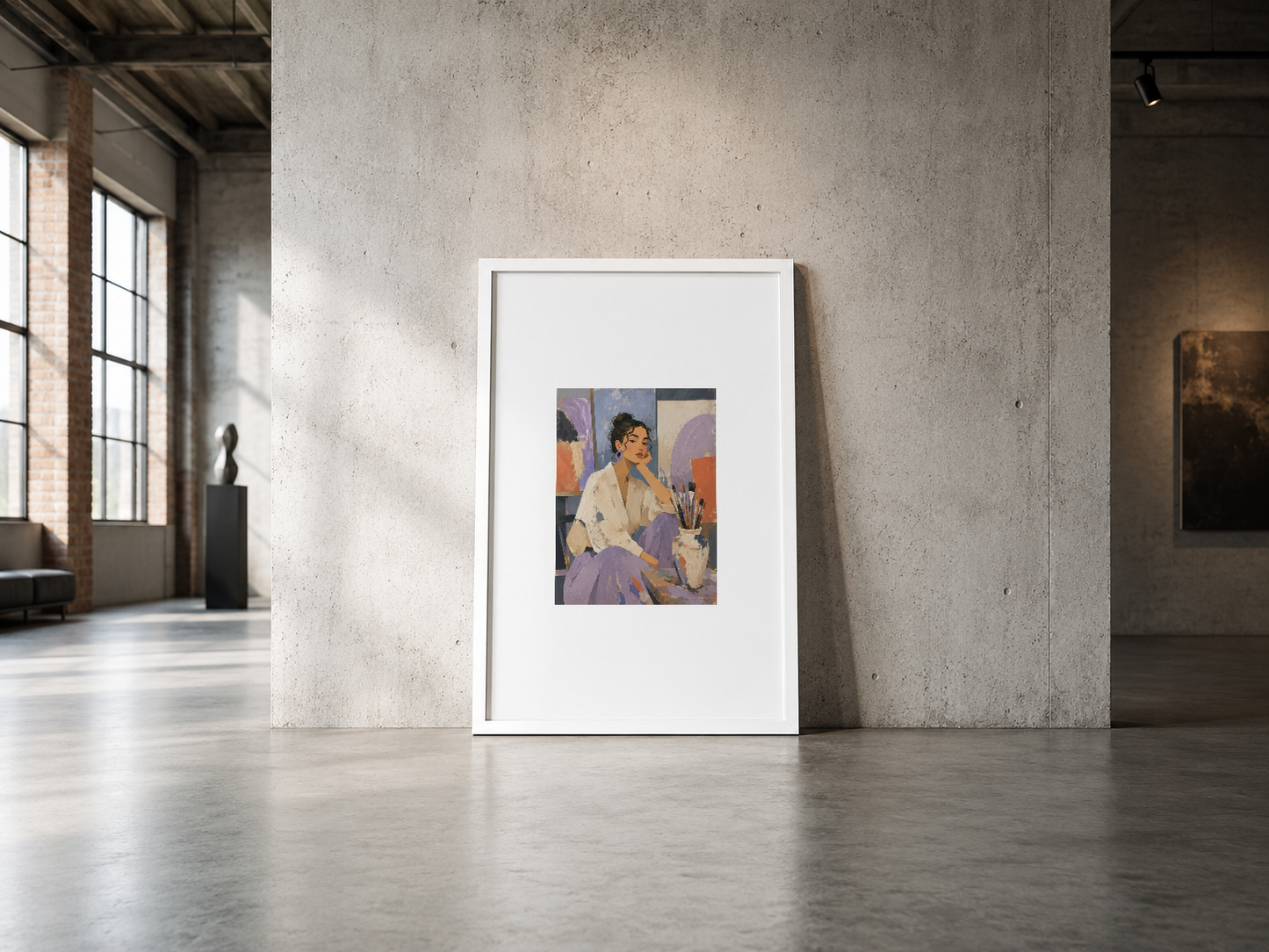Beyaz çerçeveli figüratif sanat eseri, endüstriyel betonun hakim olduğu geniş bir galeri alanında.