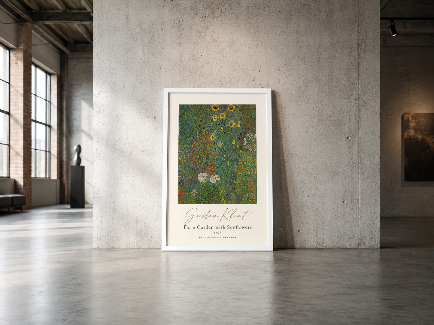 Renkli çiçek bahçesi temalı poster, beyaz çerçeveli, endüstriyel loft alanında parke üzerinde sergileniyor.