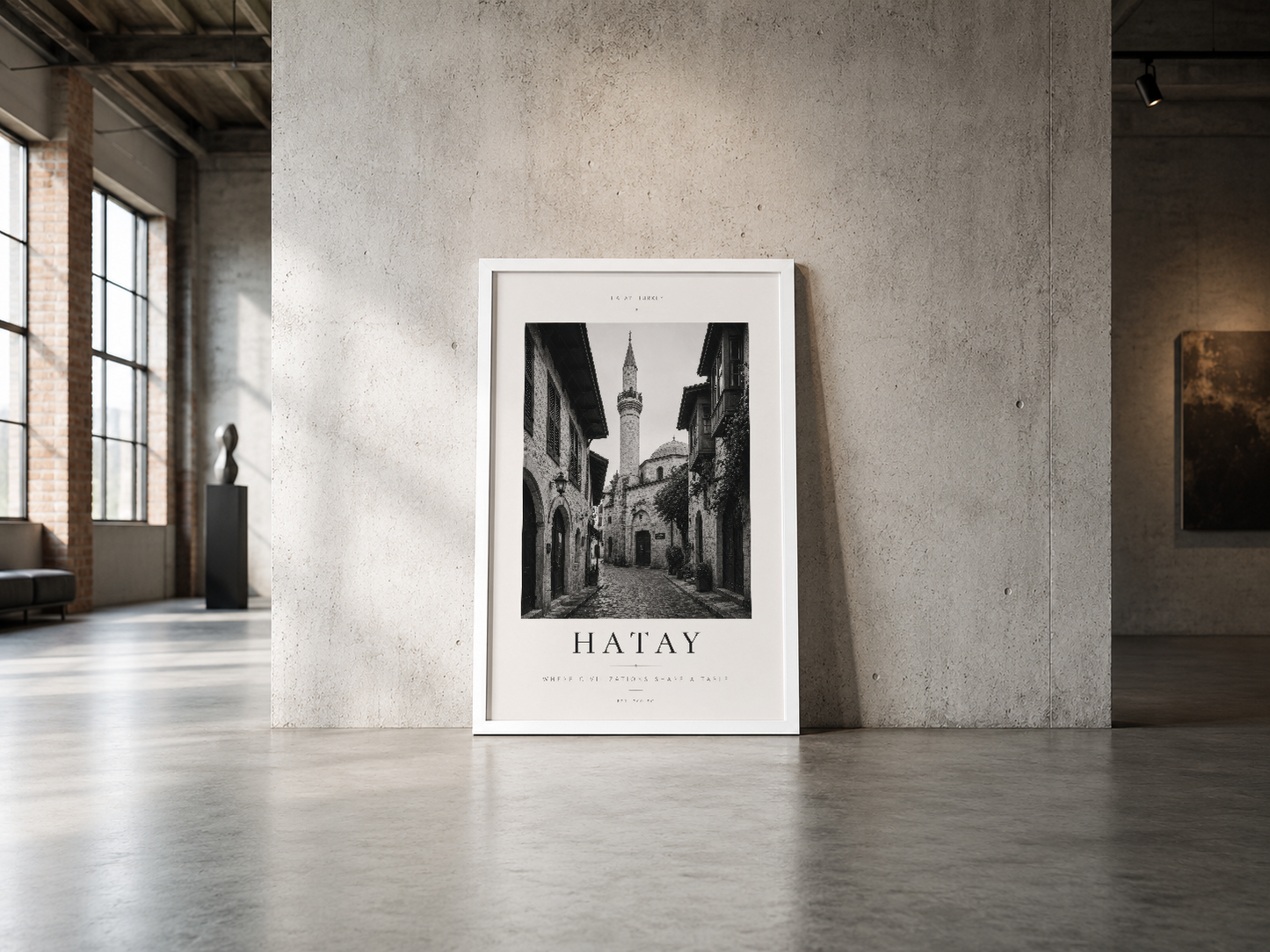 Hatay şehrinin atmosferik sokak görüntüsü, minimalist beyaz çerçevede, endüstriyel mekanda.