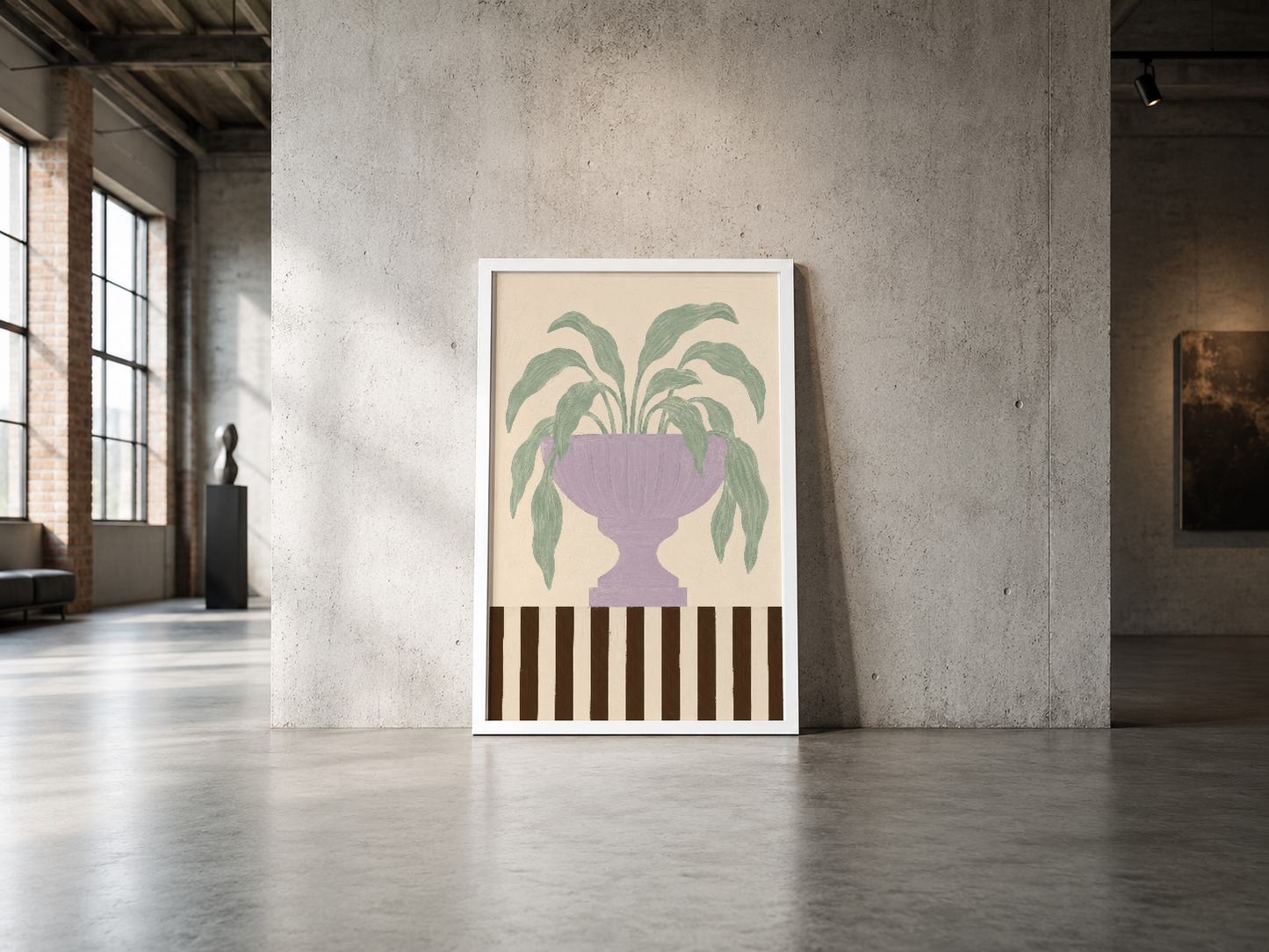 Geometrik siyah çizgili, mor vazo ve yeşil bitki deseni taşıyan stilize poster, endüstriyel mekânda sergileniyor.