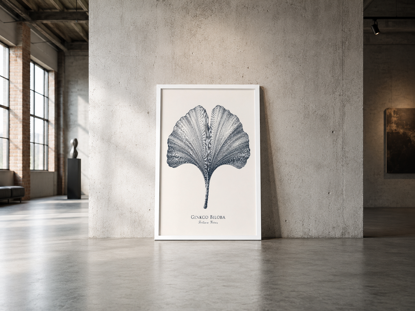 Ginkgo Biloba yaprak motiflı minimalist poster, beyaz çerçevede, endüstriyel mekanda.