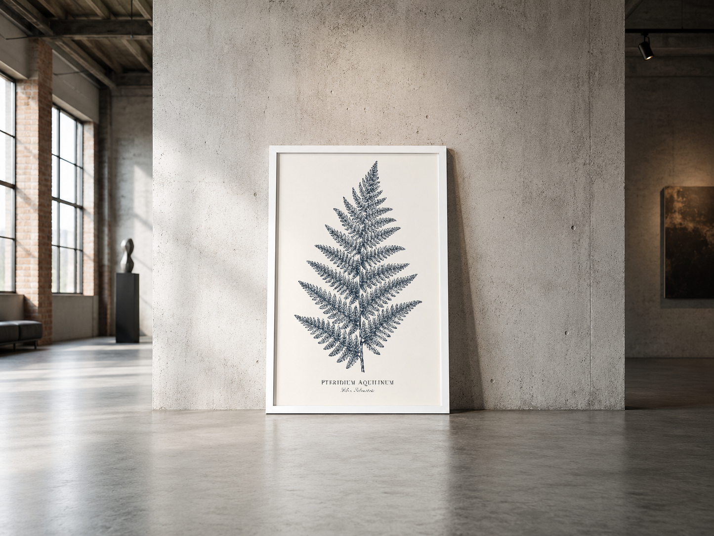 Detaylı fern gravürü tasarımlı poster, beyaz çerçeve içinde endüstriyel betonlu mekanda asılan botanik sanat tablosu.