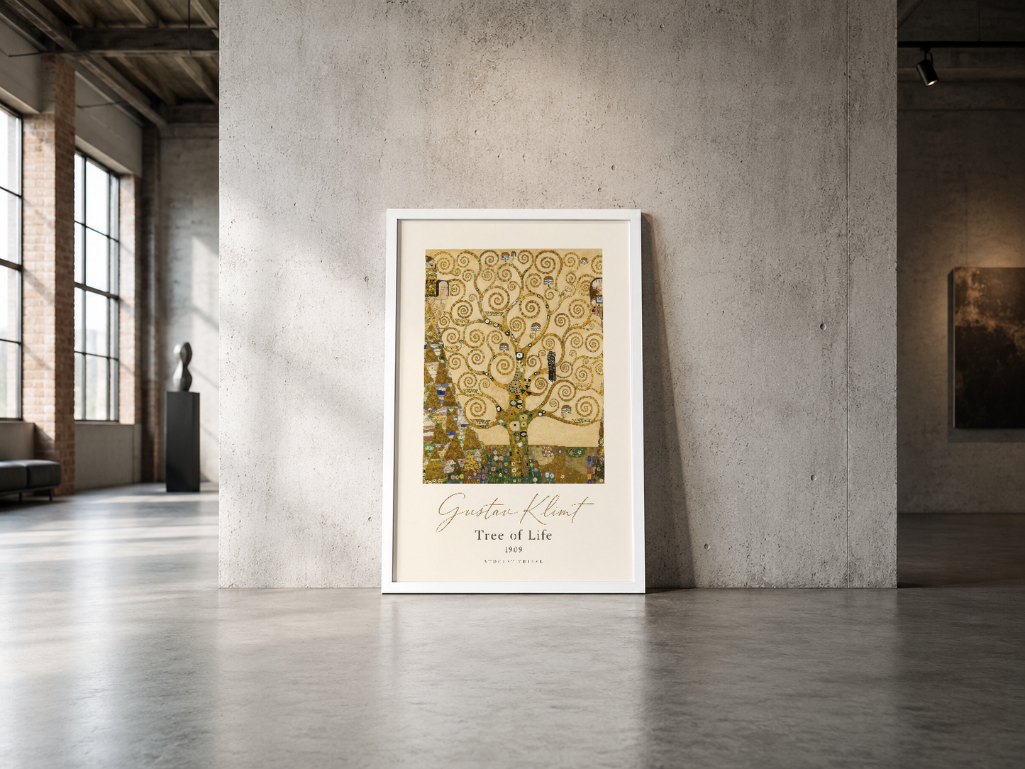 Sembolik ağaç deseni ve dekoratif spirallerle bezenmiş klasik poster, endüstriyel mekanlarda ışıl ışıl parlar.