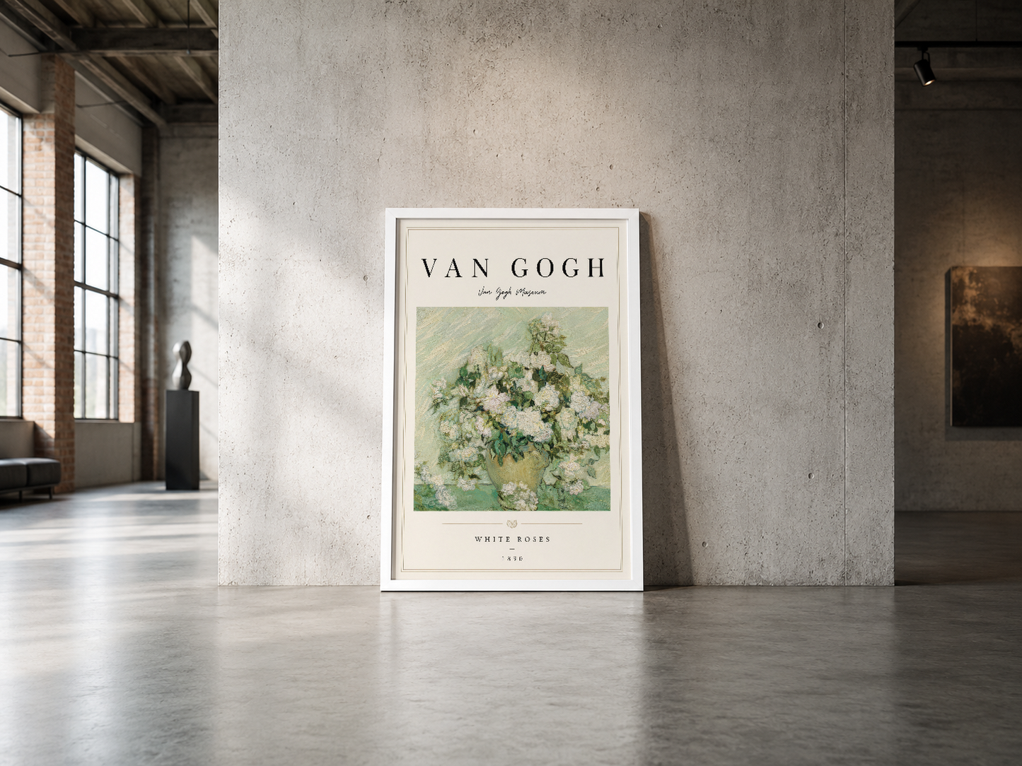 Beyaz çerçeveli Van Gogh Beyaz Güller posteri, endüstriyel alanın beton duvarında minimalist şekilde duruyor.