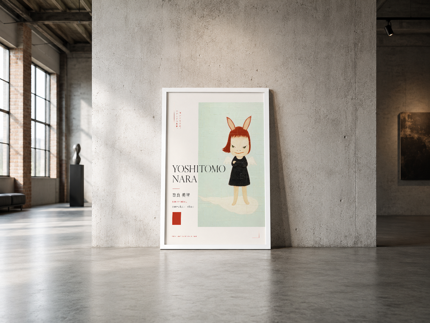 Endüstriyel mekan duvarında sergilenen modern poster, minimalist tasarımı ve zarif tipografiyle dikkat çekiyor.