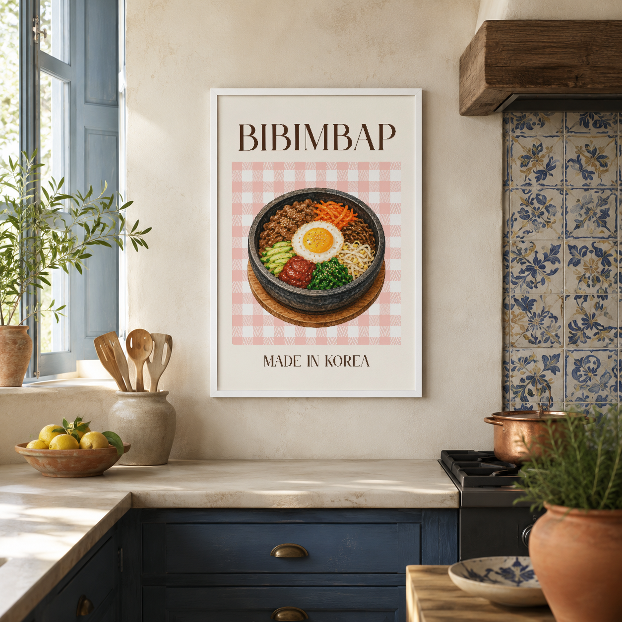 Modern mutfakta pembe kareli desenli bibimbap posteri, minimalist dekor tarzına uyum sağlayan zarif görünüm.