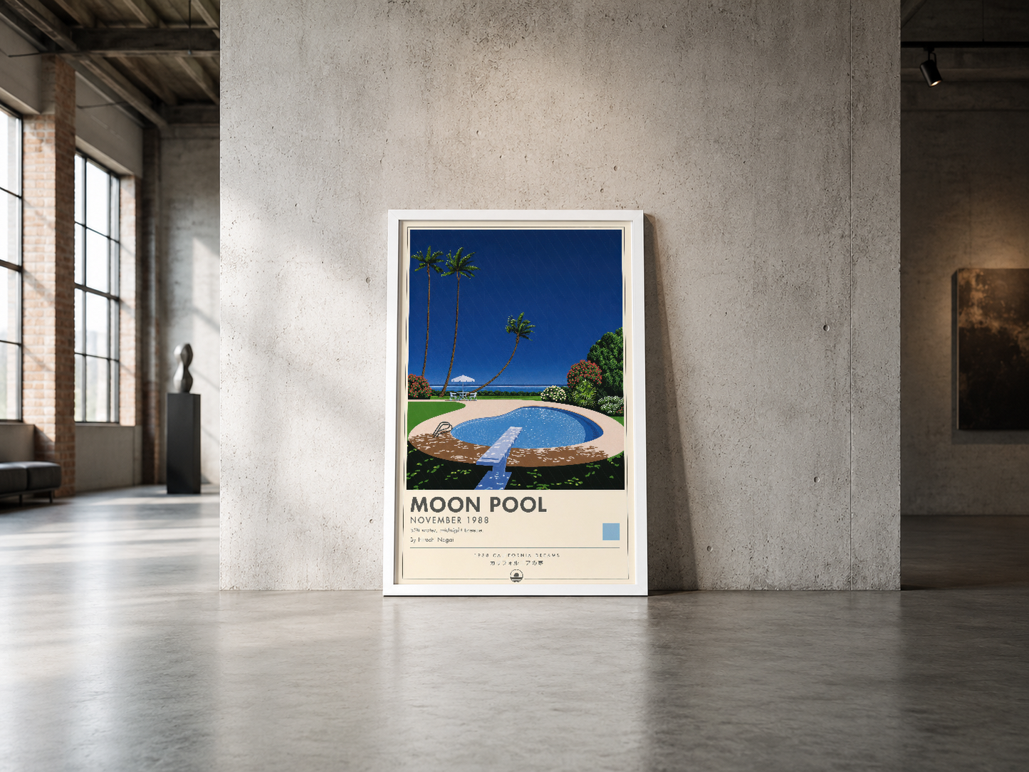 Mavi gökyüzü ve oval havuzlu Moon Pool tasarımı, beyaz çerçeveli posteri endüstriyel betonun karşısında görkemli görünüyor.